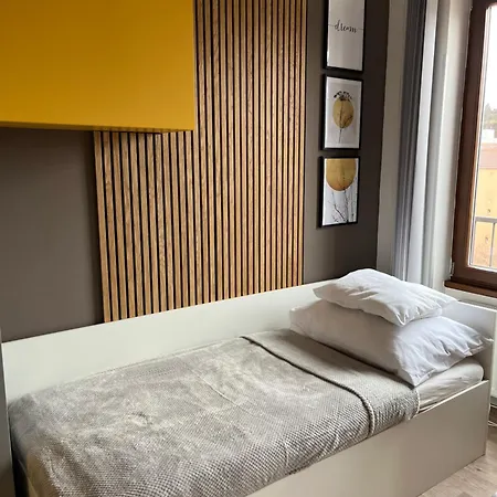 Yellow Deluxe * Brno